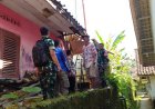 Tak Kuat Menahan Atap Genteng, Rumah di Sukamaju Ambruk