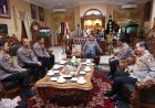 Jajaran Divhumas Polri Laksanakan Anjangsana ke Jend. Pol (Purn) Da'i Bachtiar