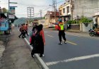 Polsek Cipaku Gelar Strong Point Pagi, Wujud Nyata Kepedulian Polisi terhadap Keselamatan Pelajar di Jalan Raya