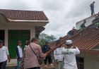 Polsek Rajadesa Polres Ciamis Gotong Royong Pembongkaran Rumah Terdampak Pergerakan Tanah