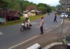 Polsek Cimaragas Tingkatkan Pelayanan Pagi Melalui Strong Point di Depan SMPN 1 Cimaragas, Warga Apresiasi Kehadiran Polisi di Jam Sibuk