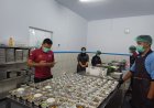 Polres Ciamis Pastikan Kualitas Hidangan Program Dapur Sehat Kemala melalui Pemeriksaan Foodsafety Metode Organoleptik
