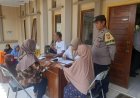 Polsek Cipaku Kawal Penyaluran Bantuan Pangan, Pastikan Distribusi Beras dan Minyak Tepat Sasaran di Desa Bangbayang