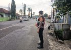 Pelayanan Masyarakat, Samapta Polres Ciamis Bersiaga di Daerah Rawan Kemacetan Saat Pagi