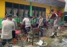 POLRI MELALUI BRIMOB POLDA SUMUT MEMBANTU PEMBERSIHAN PASCA BENCANA BANJIR YANG MERENDAM SMP NEGERI 1 TANJUNG PURA