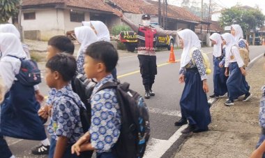 Polsek Cihaurbeuti Perkuat Pelayanan Pagi di Kawasan Sekolah, Wujud Kepedulian Polri terhadap Keselamatan Pelajar dan Masyarakat