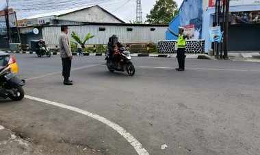 Pelayanan Masyarakat, Polsek Banjarsari Polres Ciamis Siaga di Jalur Rawan dan Padat Lalu Lintas