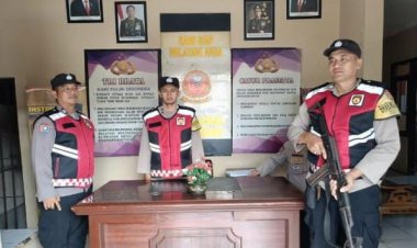 Personel Piket Jaga Siaga 24 Jam Layani Warga di Mako Polsek Cipaku Polres Ciamis