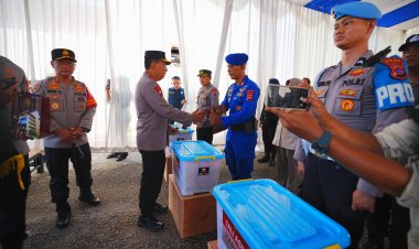 Kapolri Beri Motivasi dan Apresiasi kepada Anggota Polri Terdampak Bencana di Sumbar