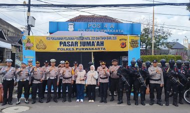 Patroli Humanis Brimob Jabar Amankan Ops Lilin Lodaya 2025 di Purwakarta