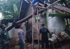 Polri Siaga Bencana, Polsek Ciamis Polres Ciamis Datangi TKP Bencana Pohon Tumbang di Bendasari