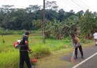 Polsek Sukadana Sambang Baksos Bersih-Bersih Jalan Bersama Perangkat Desa, Perkuat Sinergi Polri dan Pemerintahan Desa