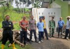 Polsek Sukadana Tanggap Bencana Rumah Warga, Bhabinkamtibmas Datangi TKP Atap Dapur Ambruk di Margaharja