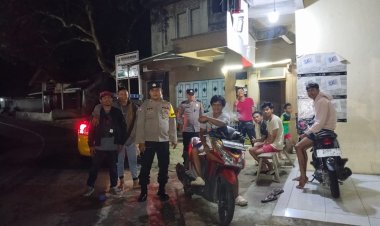 Berikan Rasa Aman, Personel Polsek Kawali Polres Ciamis Patroli Dialogis di Malam Hari