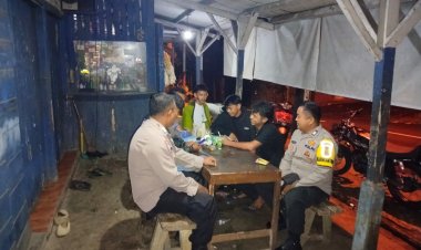 Berikan Rasa Aman, Personel Polsek Kawali Polres Ciamis Patroli Dialogis di Malam Hari