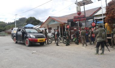 Satgas Operasi Damai Cartenz Jaga Keamanan Bandara Bilogai, Pastikan Akses Logistik Warga Intan Jaya Tetap Lancar