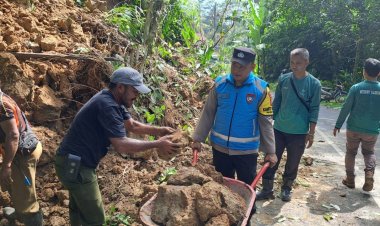 Sigap Tangani Longsor di Cisaga, Polsek Cisaga Lakukan Penanganan Cepat dan Koordinasi dengan Pihak Terkait
